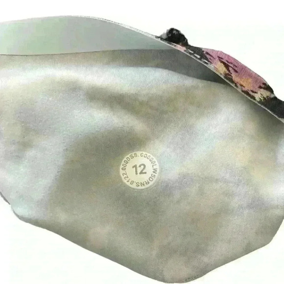 Lululemon Base Pace High-Rise Tight 25" Size‎ 12
Stencil Blossom Red Multi - Picture 10 of 10